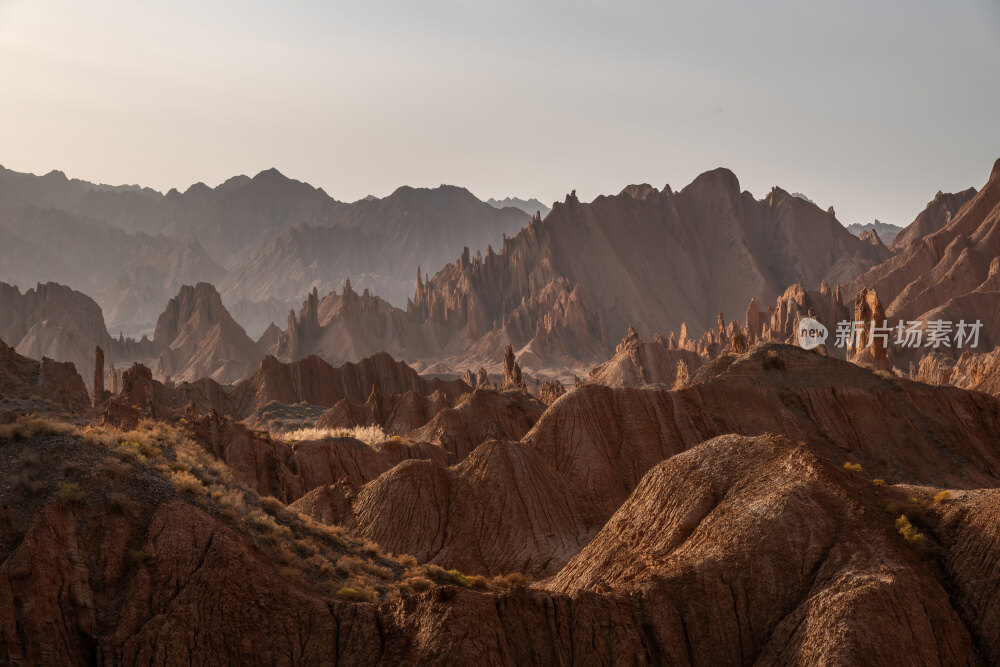 新疆南疆阿克苏库车天山红山石林丹霞大峡谷