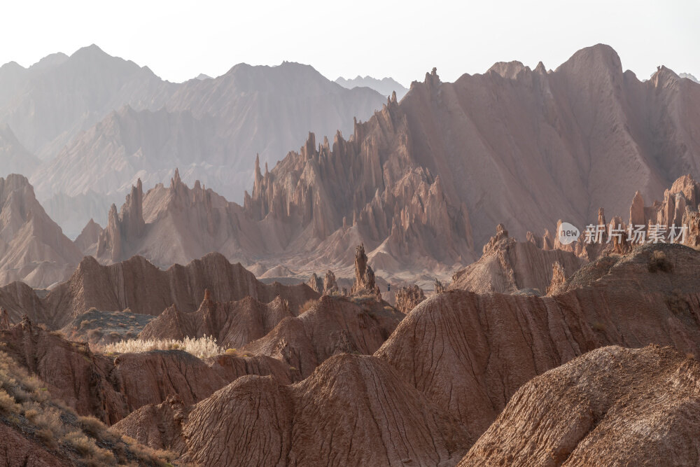 新疆南疆阿克苏库车天山红山石林丹霞大峡谷