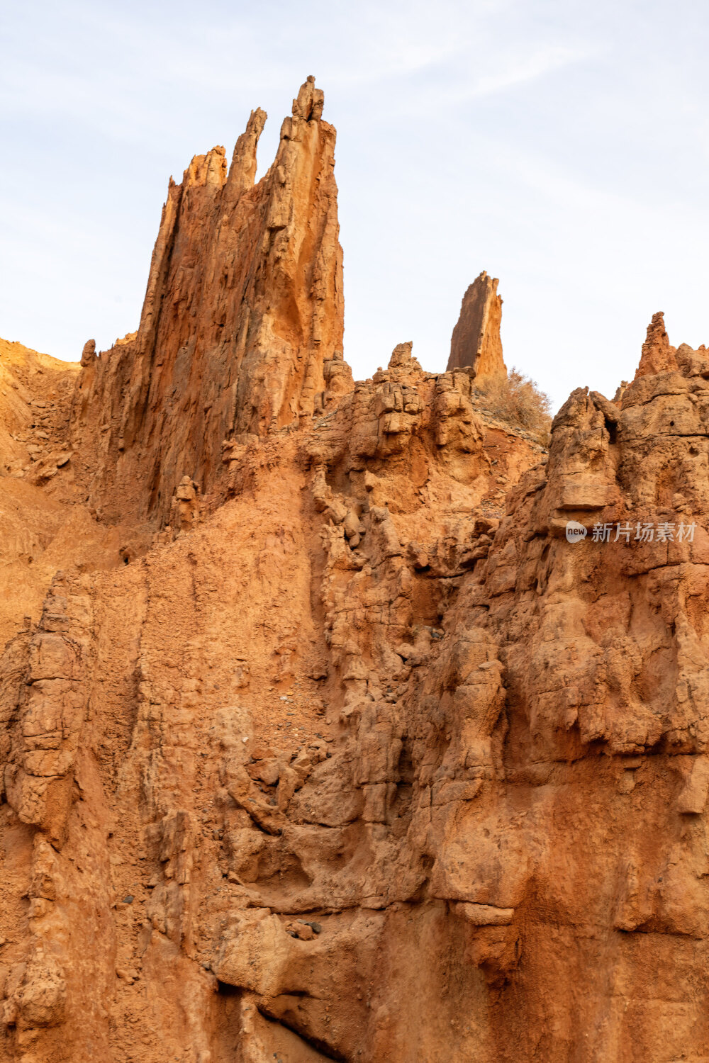 新疆南疆阿克苏库车天山红山石林丹霞大峡谷