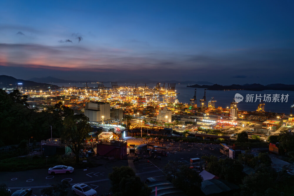 深圳盐田港繁忙港口货物集装箱日出夜景蓝调