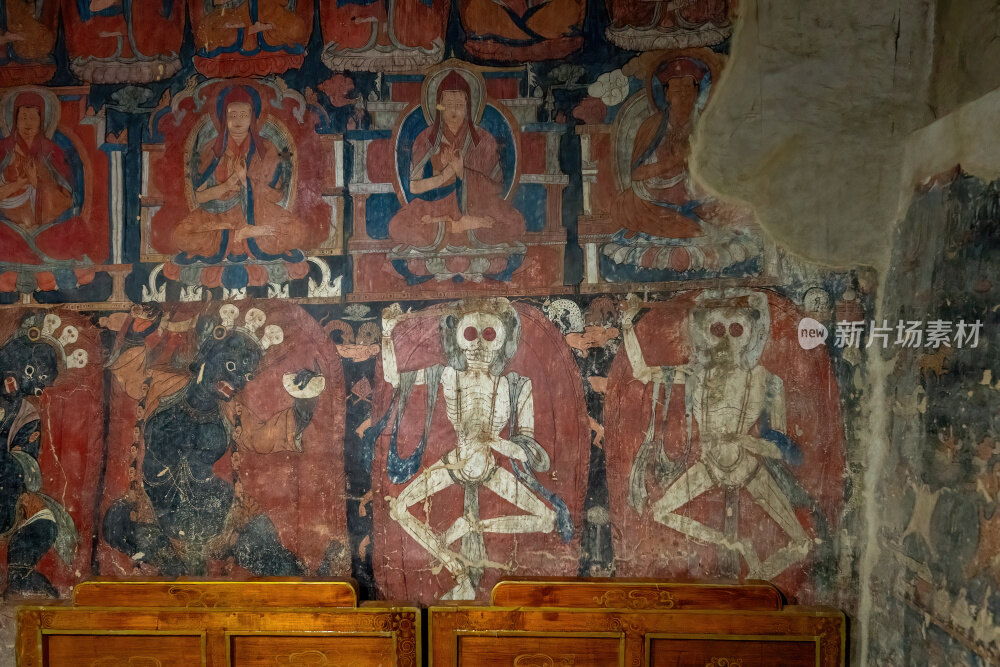 西藏阿里东嘎皮央遗址古老壁画中的神秘佛像