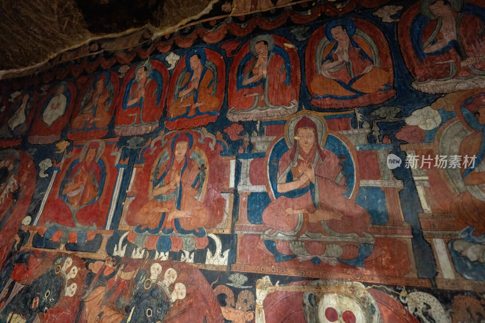 西藏阿里东嘎皮央遗址古老壁画中的神秘佛像