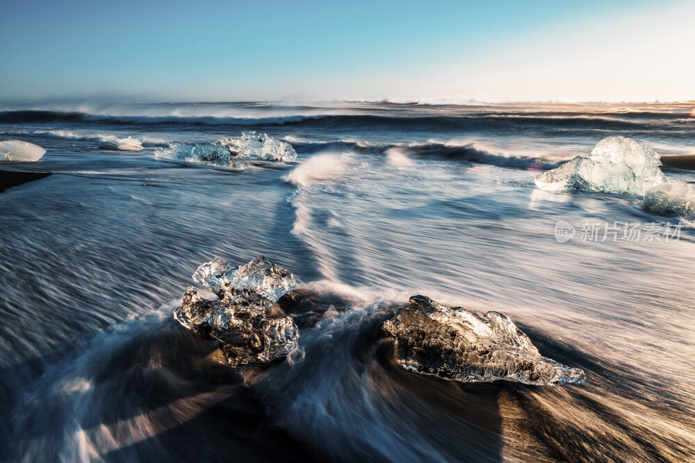 冰岛钻石沙滩冬天海浪和冰块