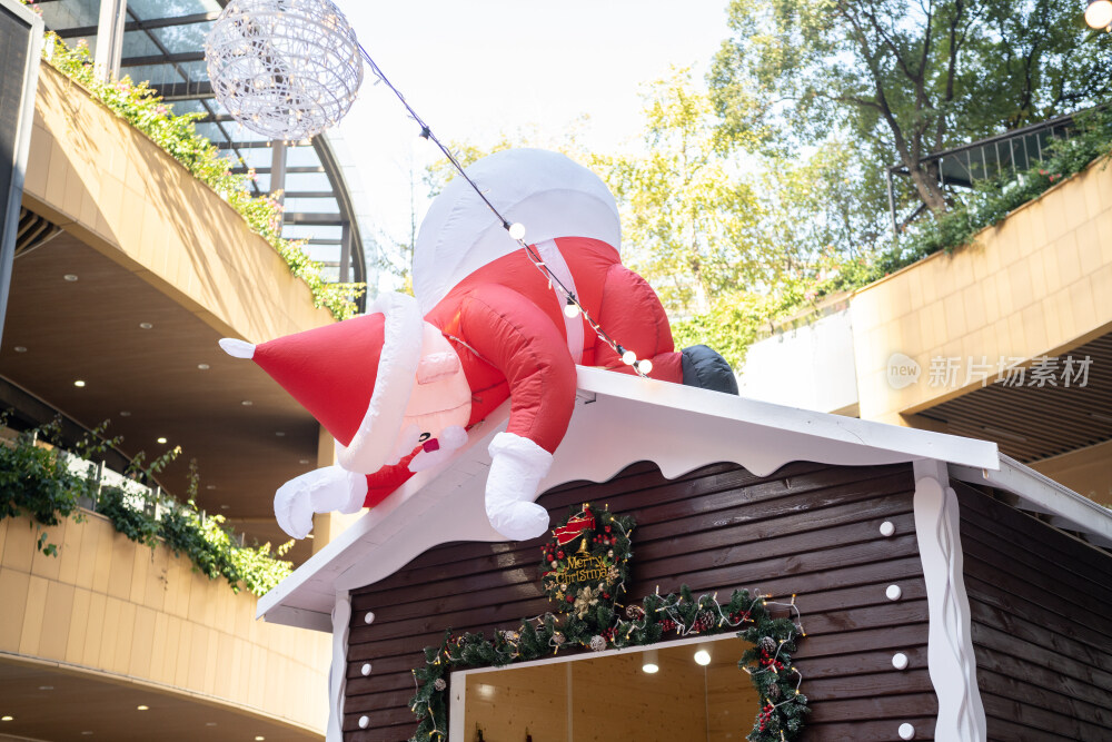 圣诞节充气玩具圣诞老人和小木屋