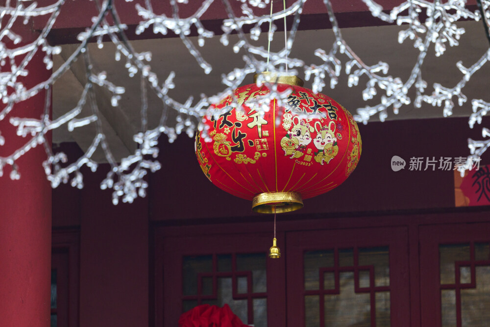 中国红灯笼和冰挂