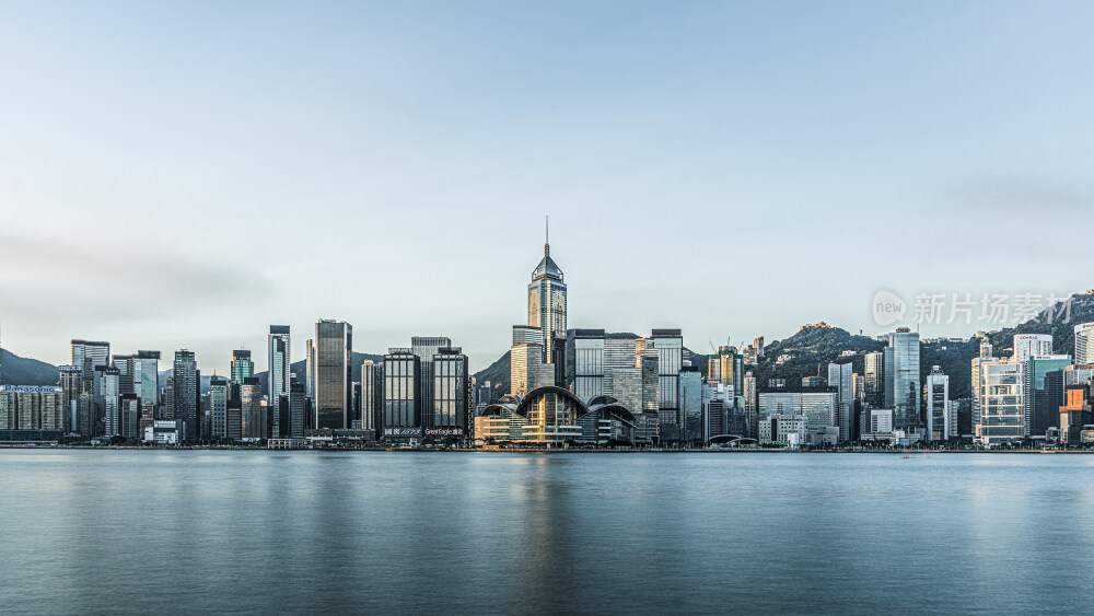 香港维多利亚港城市天际线的壮观景象
