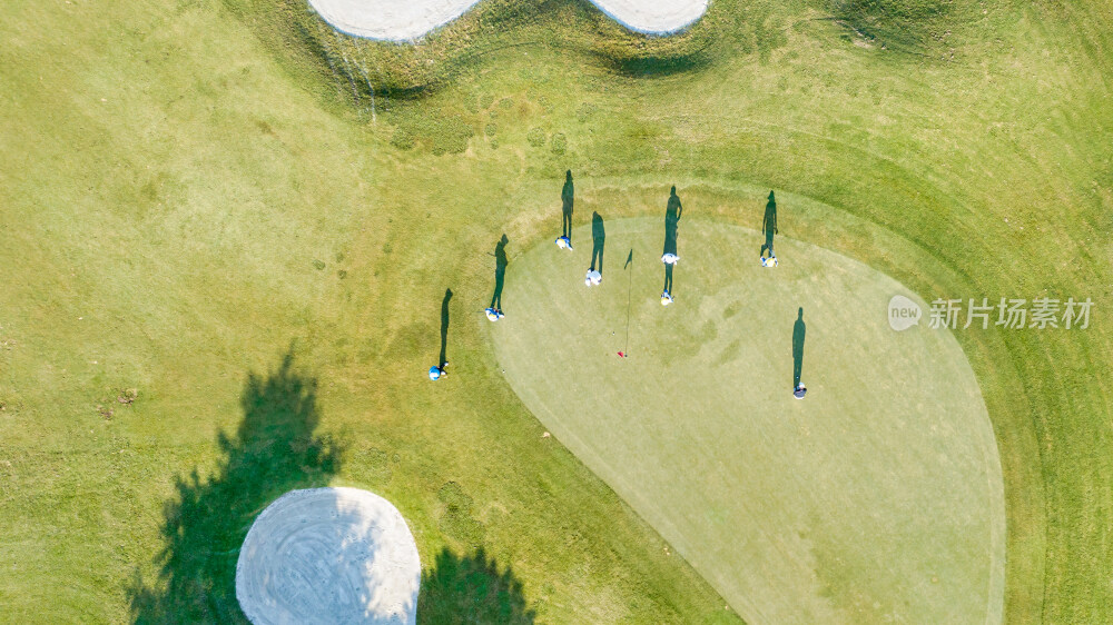 航拍高尔夫球场打球人的影子
