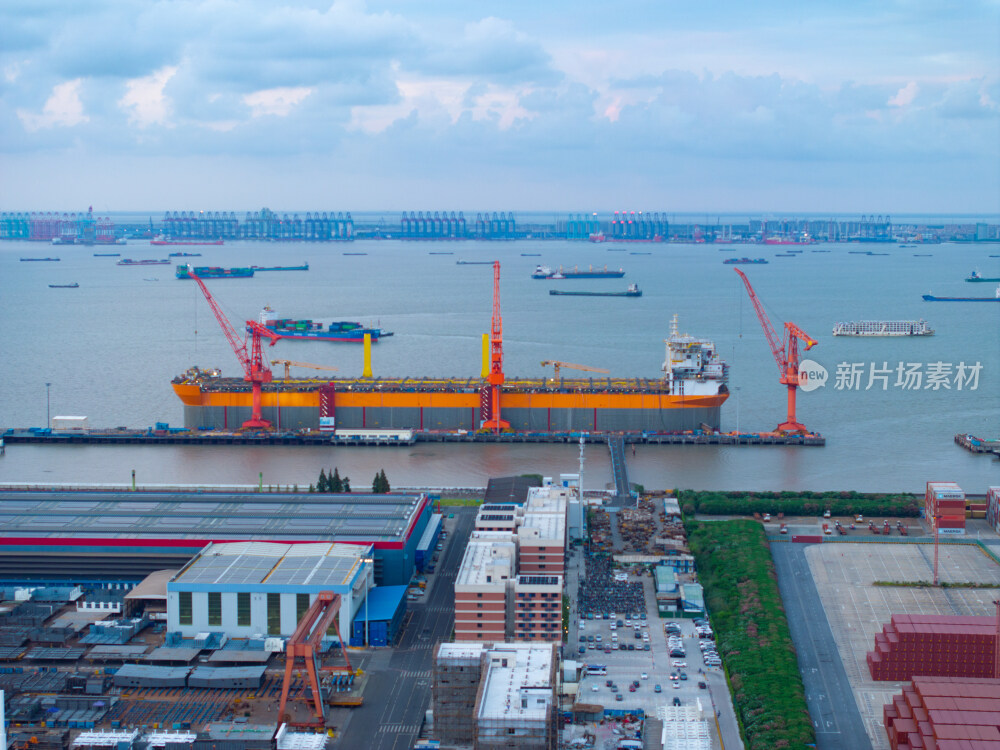 航拍上海集装箱外高桥码头进出口贸易港口