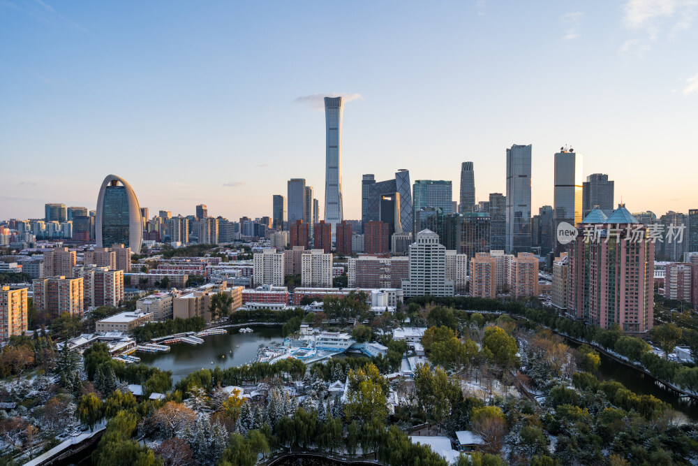 北京城市高楼建筑与公园绿地