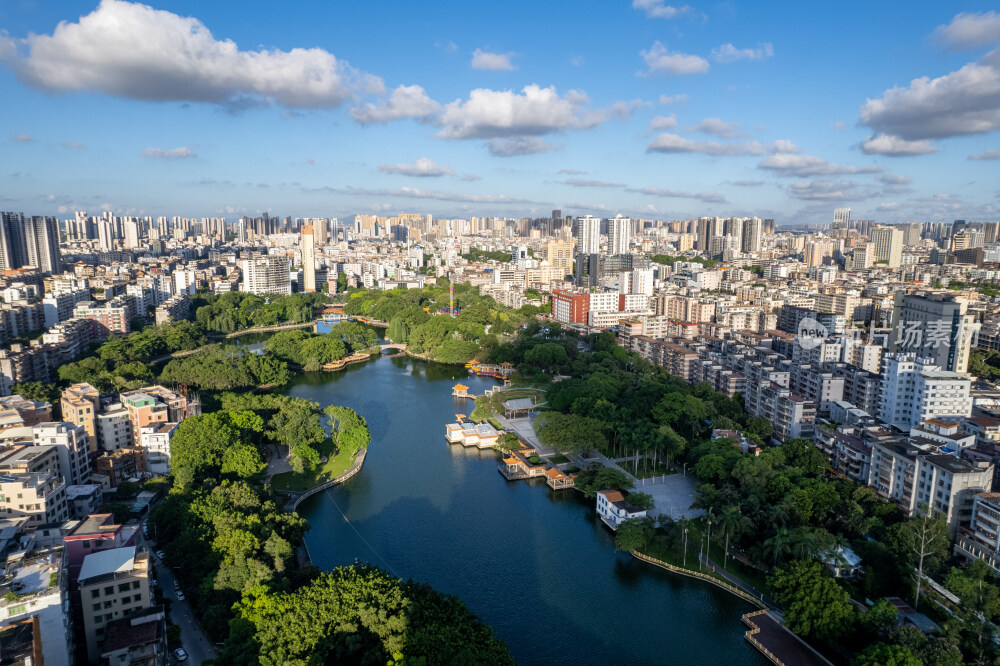 茂名新湖公园航拍图