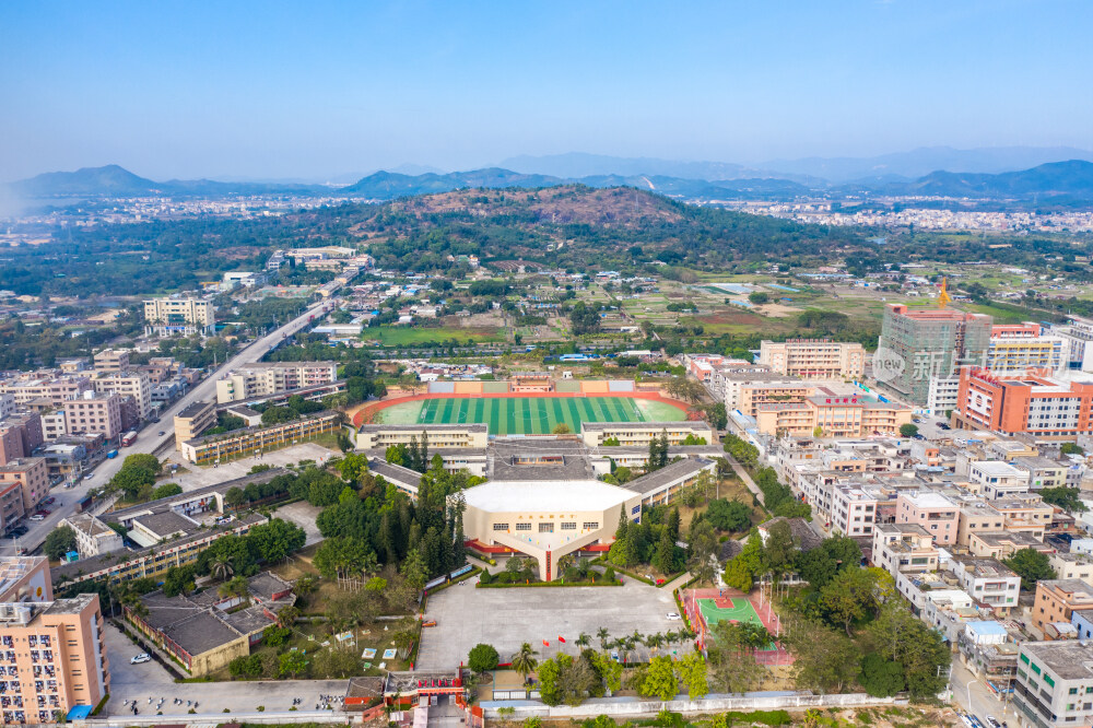 陆丰林启恩纪念中学航拍