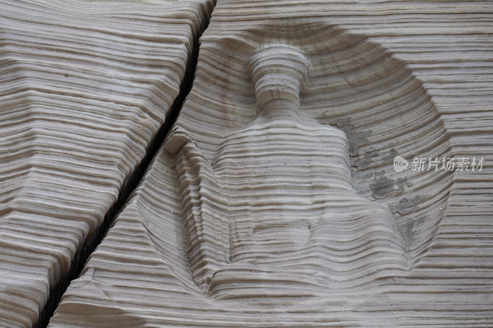 安岳石刻茗山寺石壁上风化的石像