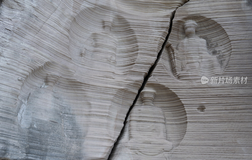 安岳石刻茗山寺石壁上风化的石像