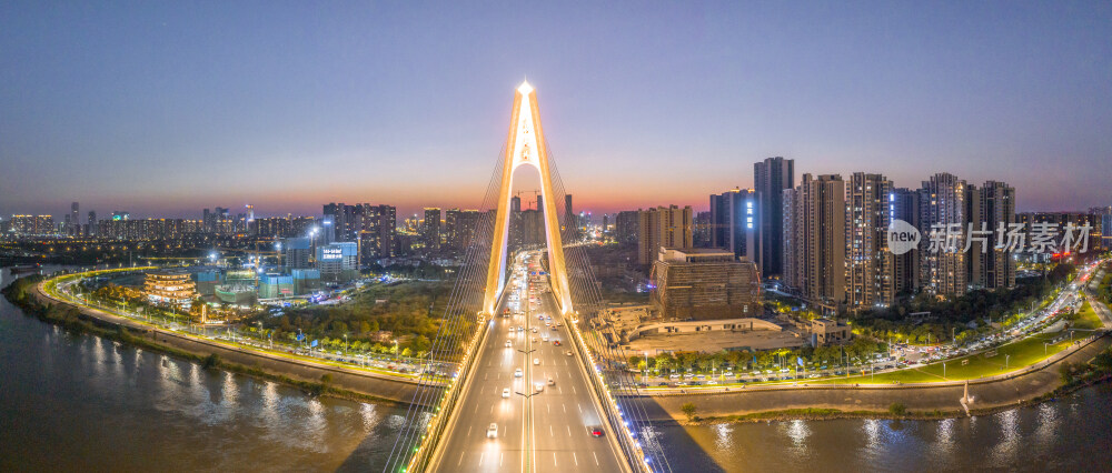佛山奇龙大桥一岸夜景