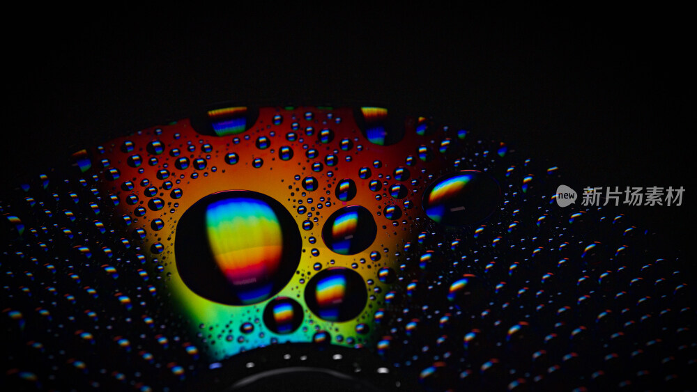 暗夜中的霓虹色彩