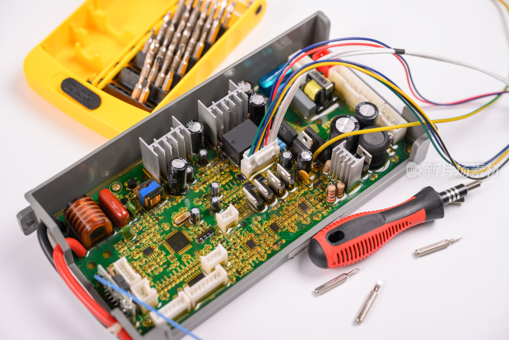 维修损坏的电路主板
