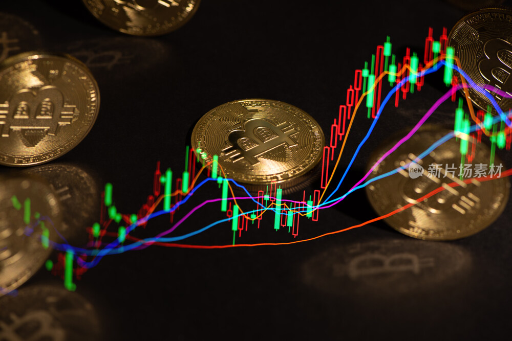 黑色背景上的金色比特币和股票指数图