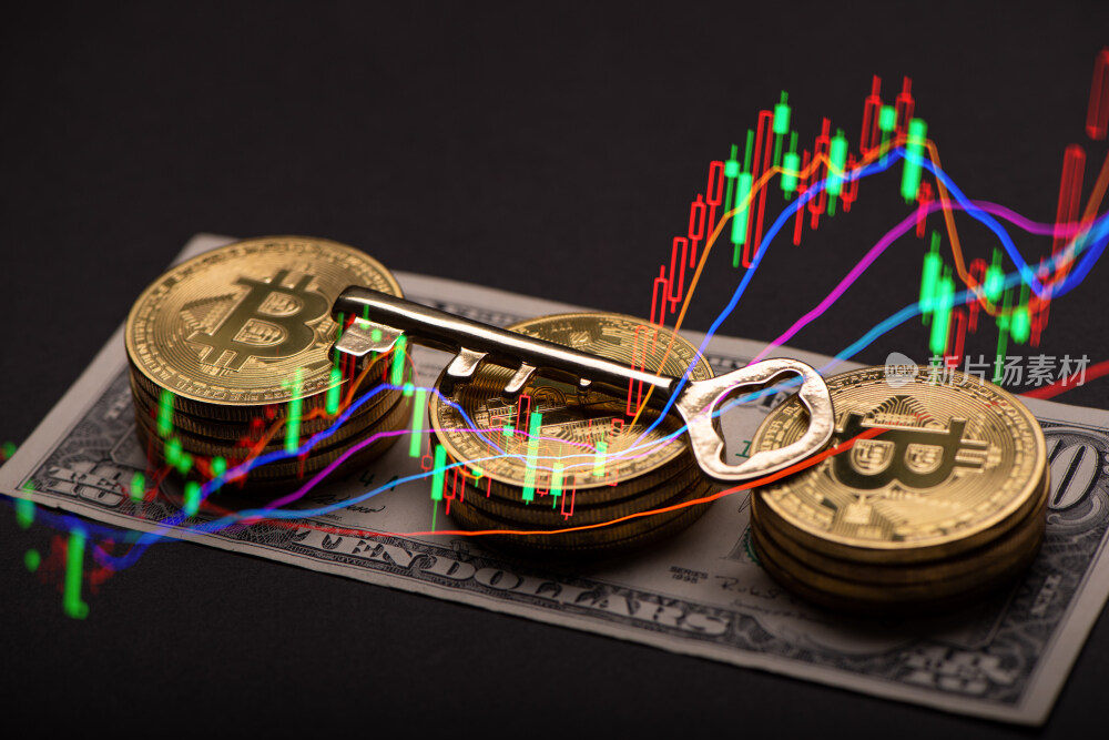 黑色背景上的金色比特币和股票指数图