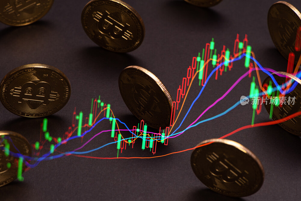 黑色背景上的金色比特币和股票指数图