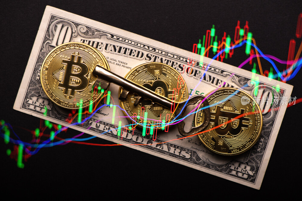 黑色背景上的金色比特币和股票指数图