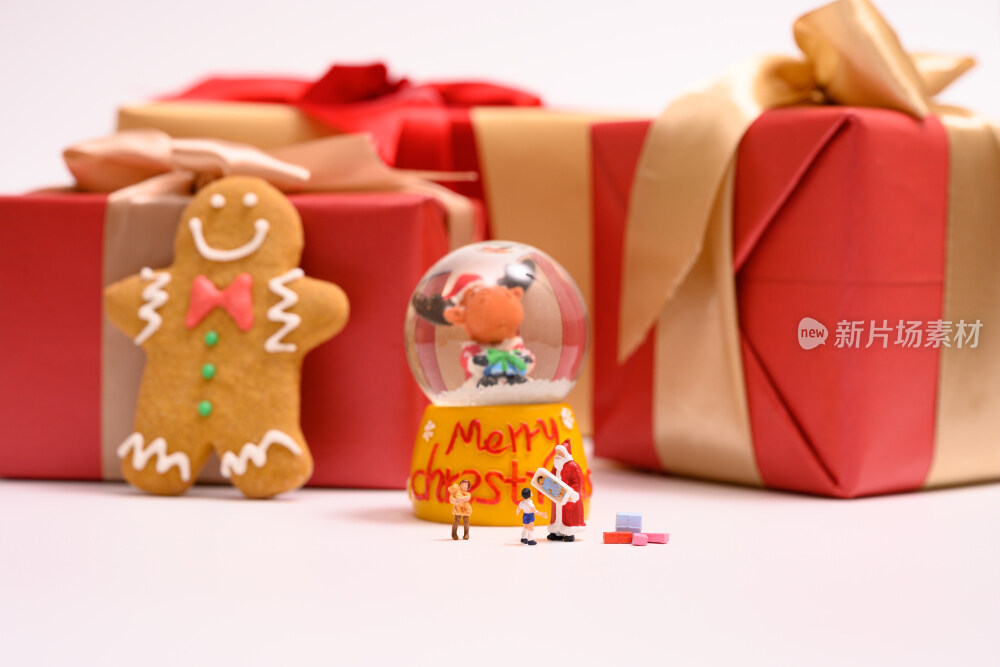 白色背景上的圣诞礼物