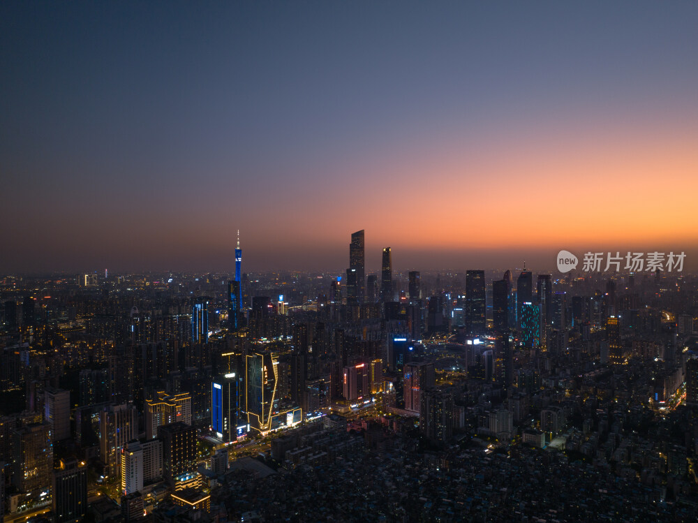 航拍日落下的广州天河CBD