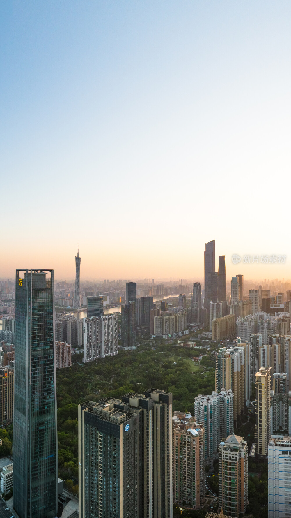 航拍广州天河日落时刻城市全景