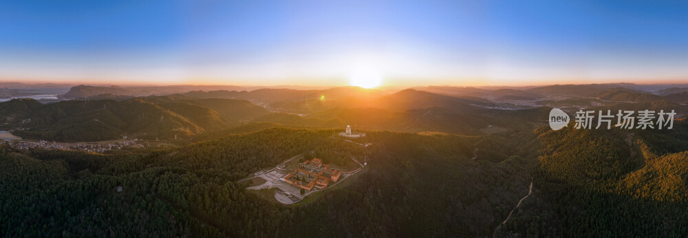 鸟瞰昆明市西山区棋盘山森林公园日落