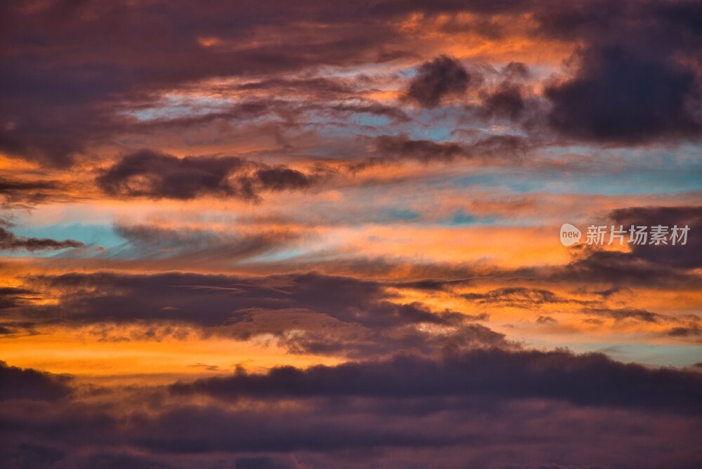 蓝天白云红色金色晚霞天空壁纸背景素材