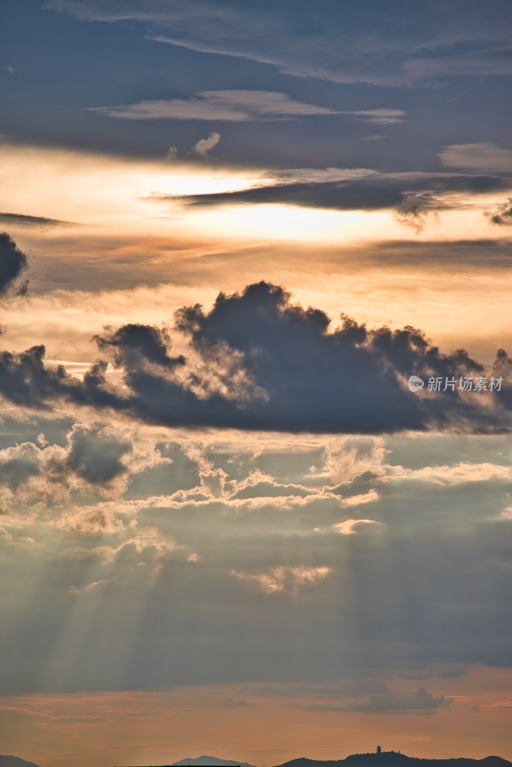 蓝天白云红色金色晚霞天空壁纸背景素材