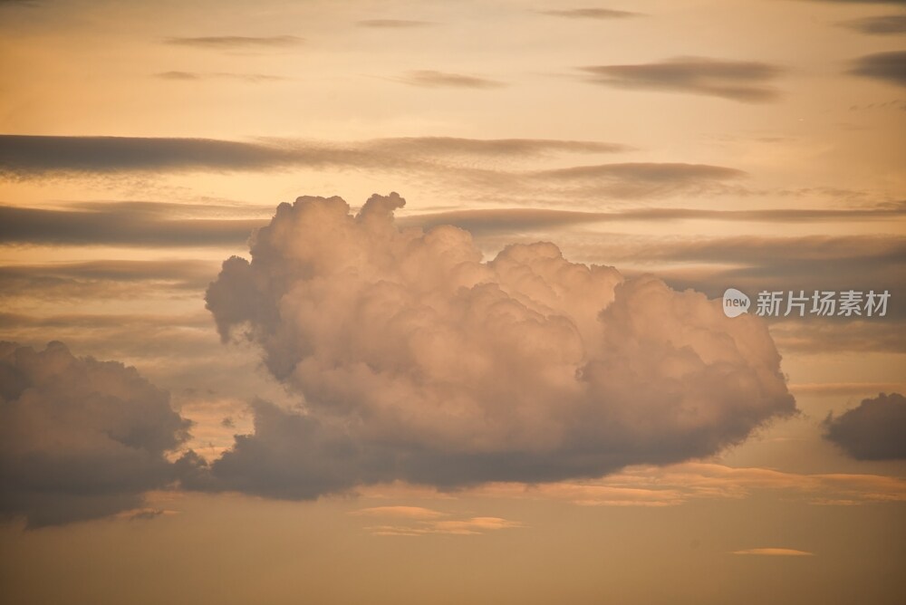 蓝天白云红色金色晚霞天空壁纸背景素材