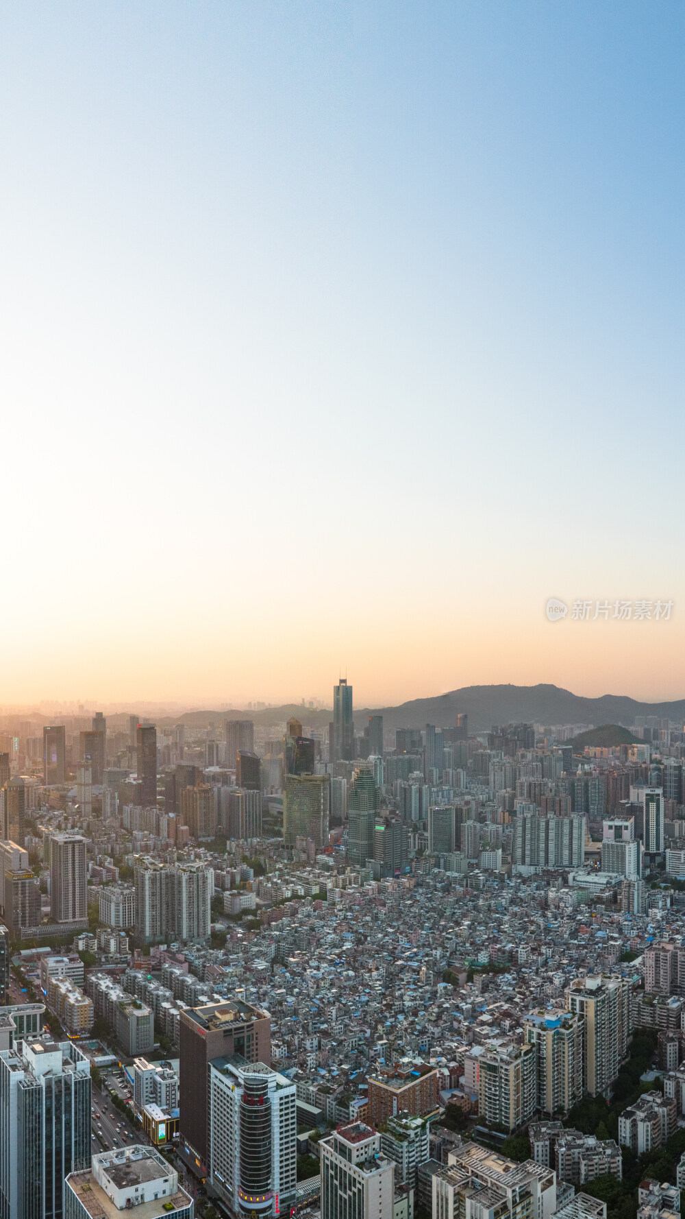 航拍竖拍广州天河商圈城市风光