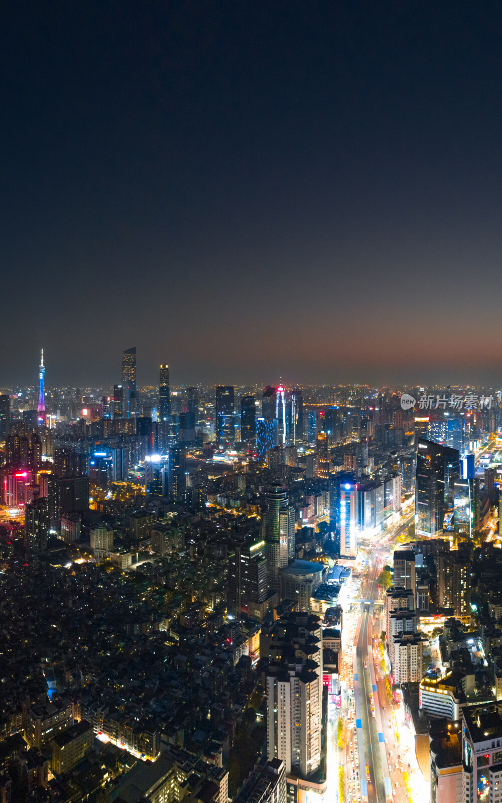 竖拍航拍广州天河CBD夜晚景色全景