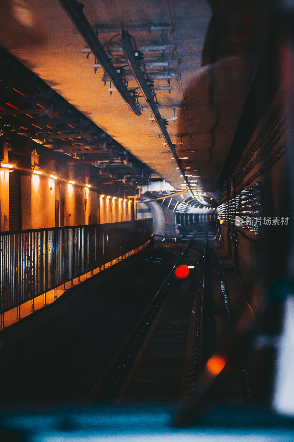 赛博朋克地铁隧道