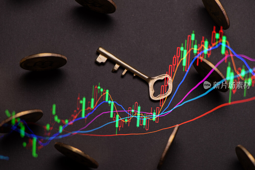 黑色背景上的金色比特币和股票指数图