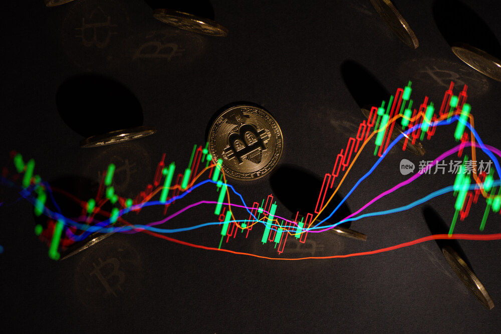 黑色背景上的金色比特币和股票指数图