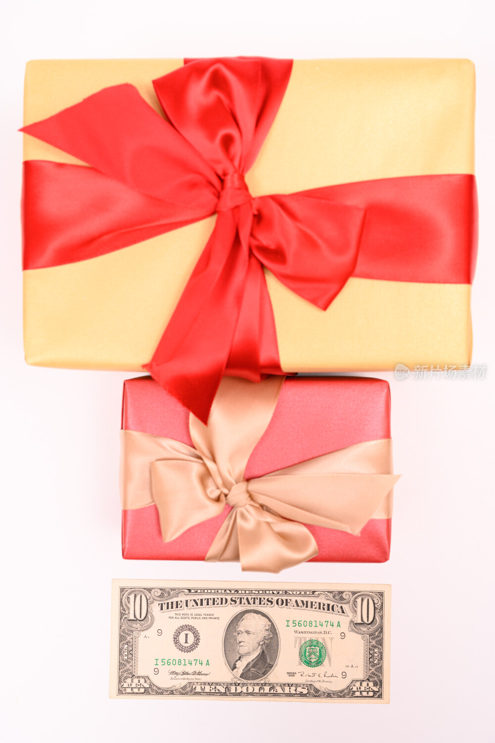 白色背景上的圣诞节礼物