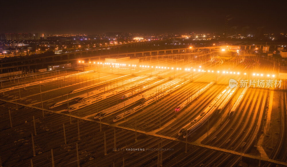 动车运用所中蓄势待发的列车