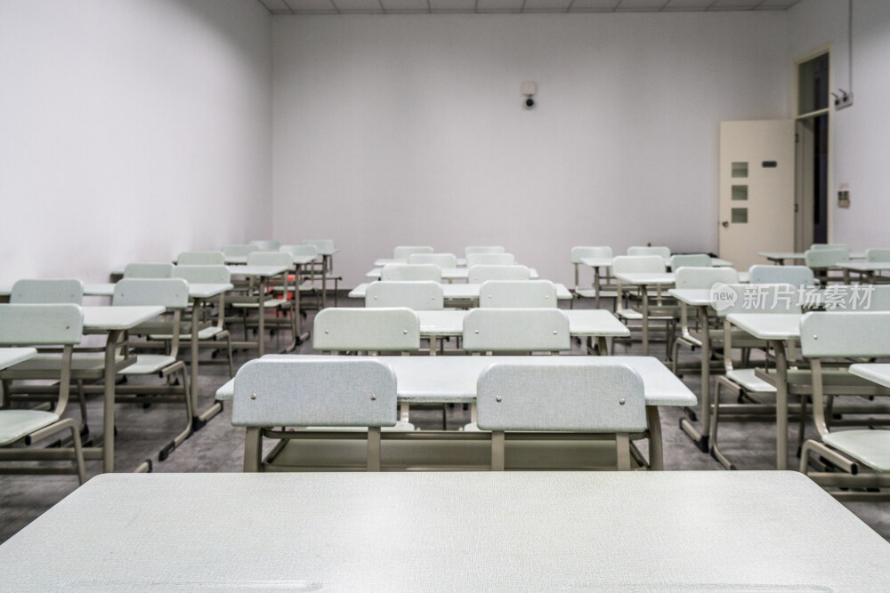 学校教室课桌