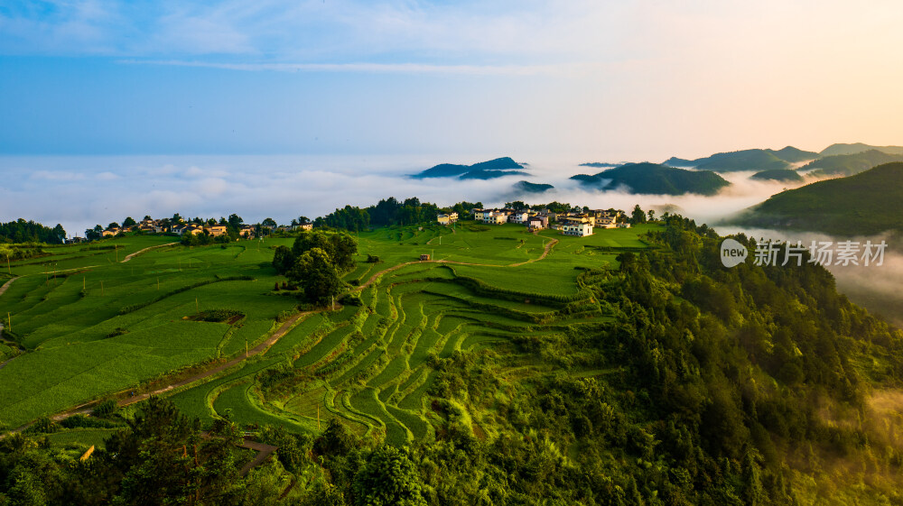 贵阳高坡苗寨日出云海