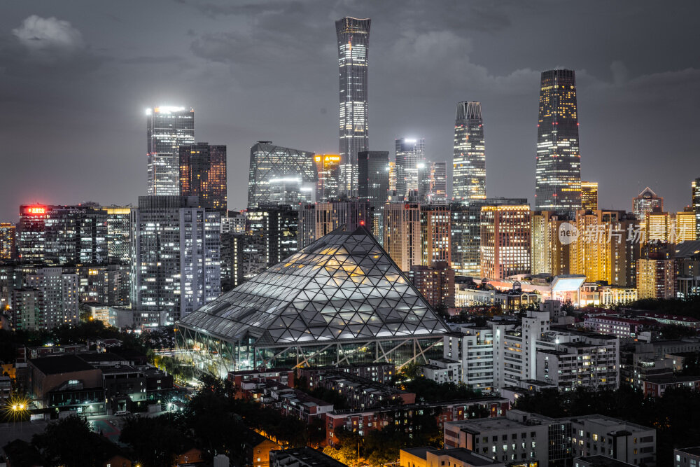 北京侨福芳草地国贸同框黑金夜景城市风光