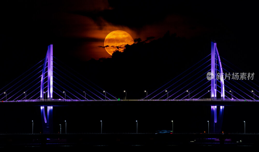 2021港珠澳大桥满月升起