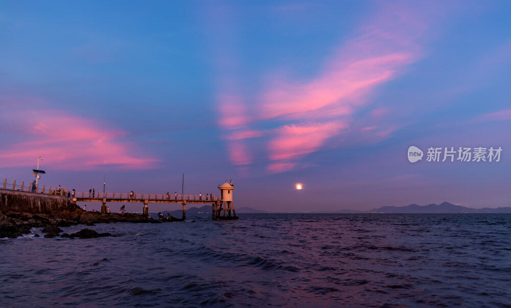 珠海淇澳岛晚霞月出
