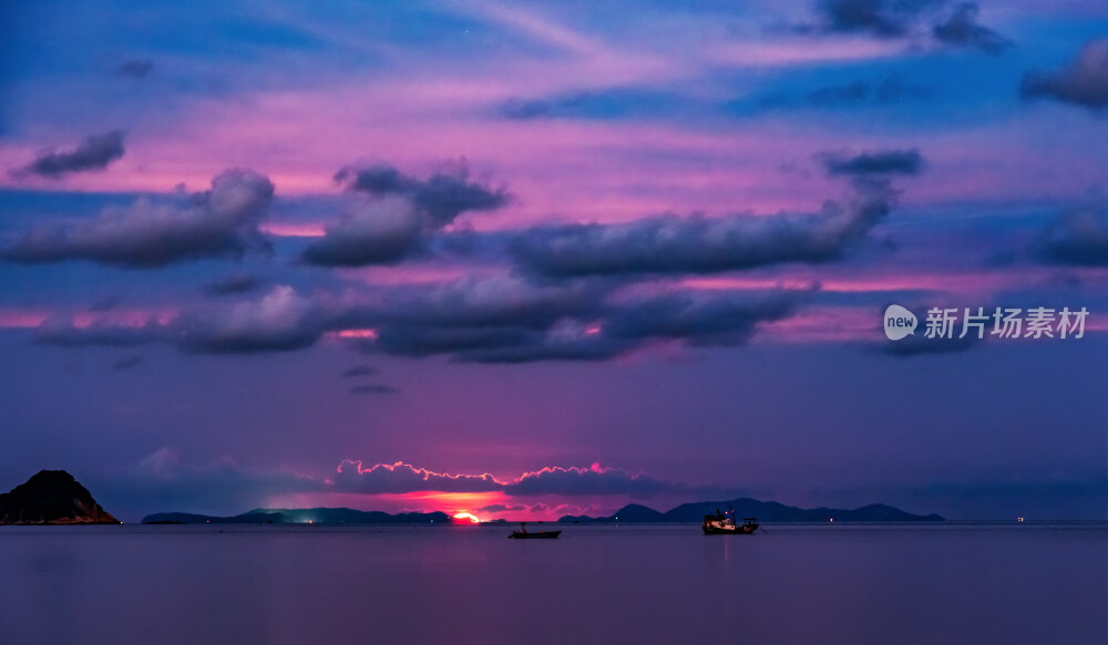 海上月出火烧云