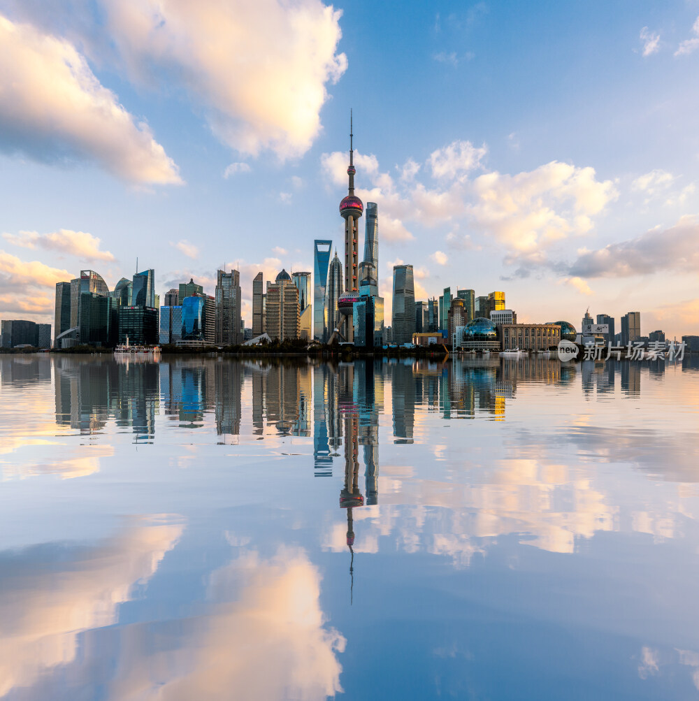 中国上海陆家嘴黄昏水晶天
