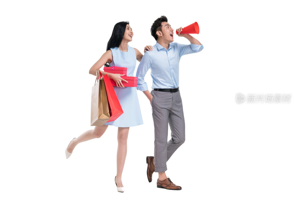 年轻情侣购物送礼