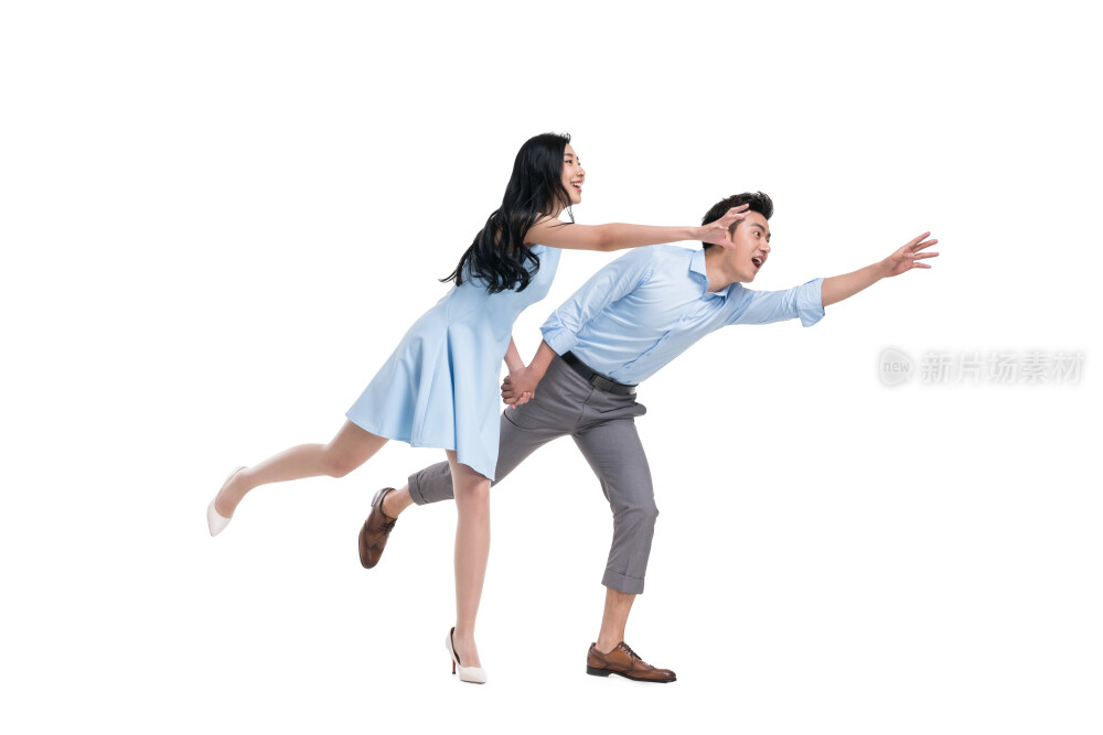 年轻情侣购物送礼