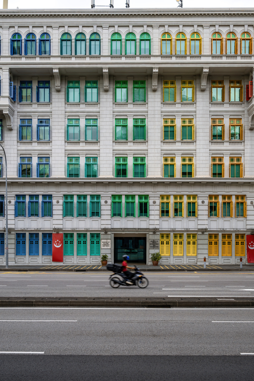 新加坡彩色大楼流光溢彩的都市夜景